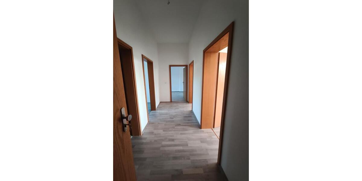 Etagenwohnung Zwickau - 4 Zimmer, 95 m&sup2;, 650&euro; | Angebot:26705464