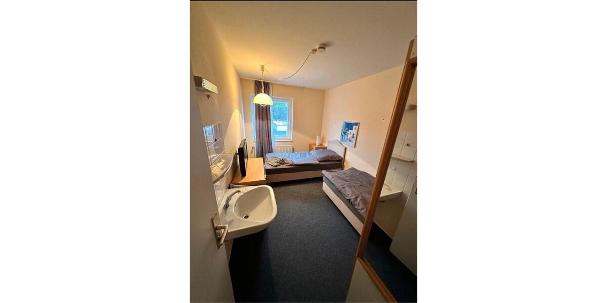 Wohnen auf Zeit Blomberg - 10 Zimmer, 20 m&sup2;, 15&euro; | Angebot:24398307