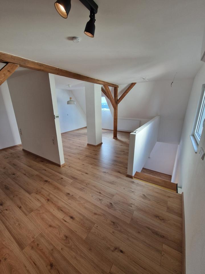 Moderne helle 2,5 Zimmer Maisonette Wohnung