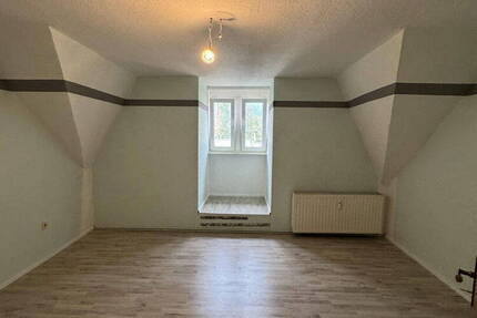Neu renovierte schöne und große 4-Zimmer Wohnung zu vermieten