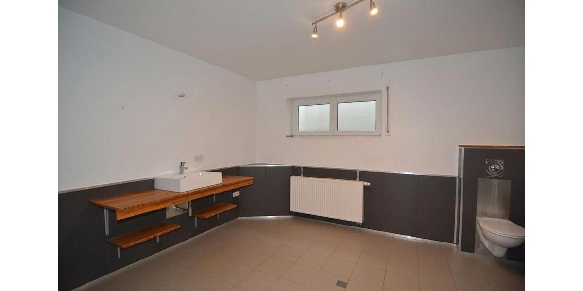 Etagenwohnung Bad Neustadt an der Saale - 2 Zimmer, 80 m&sup2;, 640&euro; | Angebot:26416511
