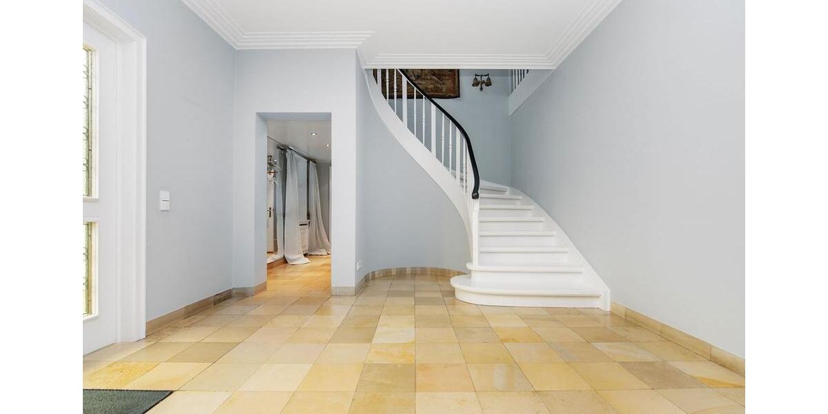 Villa Bielefeld Schildesche - 7 Zimmer, 272 m&sup2;, 2.700&euro; | Angebot:26291726