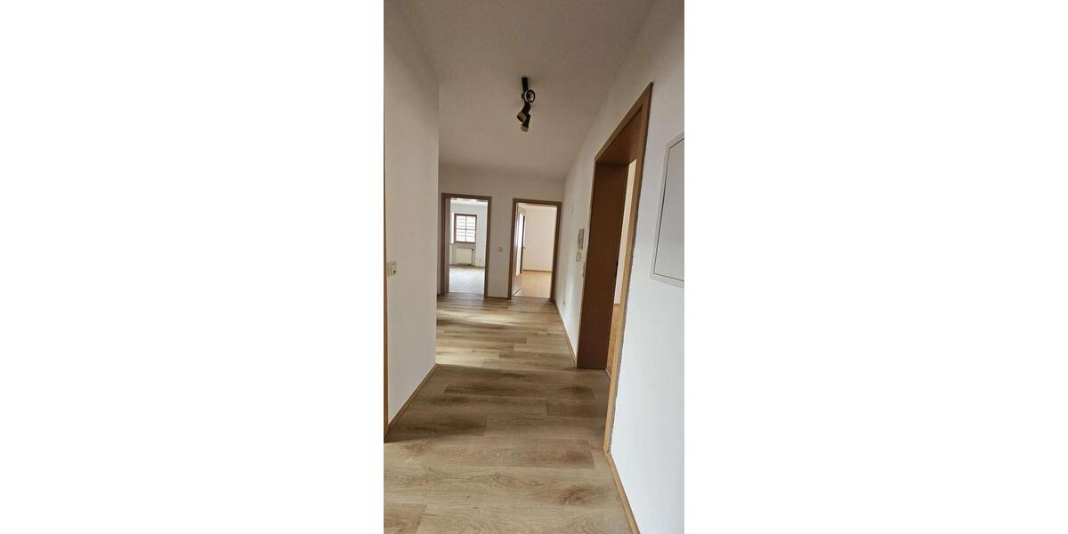 Etagenwohnung Wassertrüdingen - 3 Zimmer, 88 m&sup2;, 700&euro; | Angebot:25058212