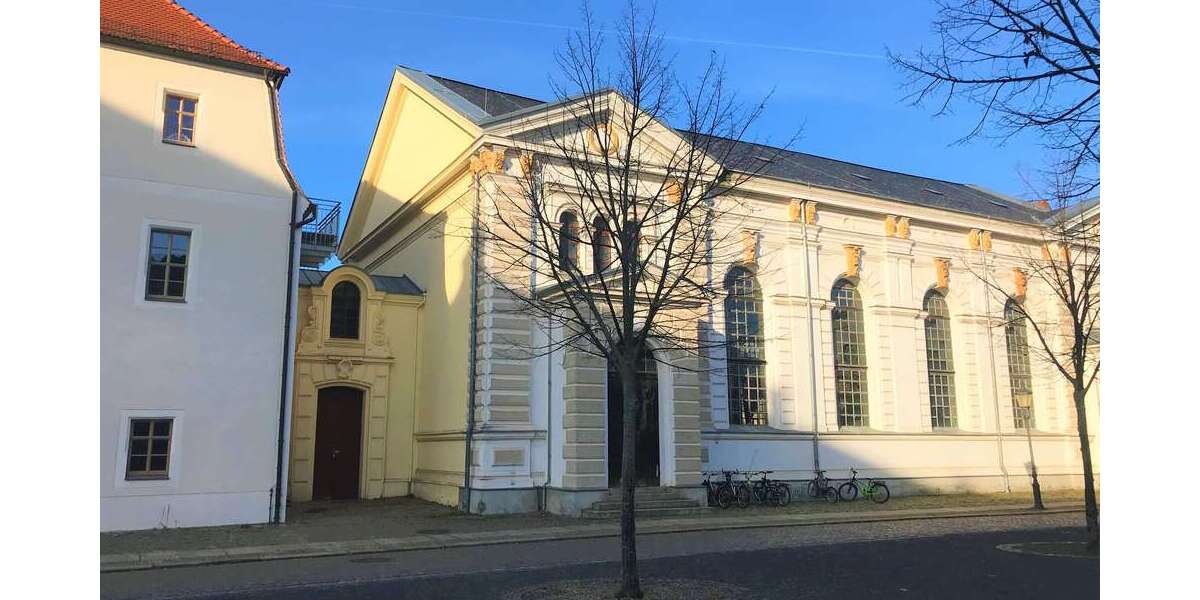 NEU -frisch renoviert. Gut geschnittene 4 Zimmer mit Balkon und Einbauküche! 4 zimmer