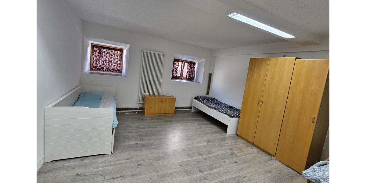 Erdgeschoßwohnung Holzkirchen - 5 Zimmer, 175 m&sup2;, 550&euro; | Angebot:25977286
