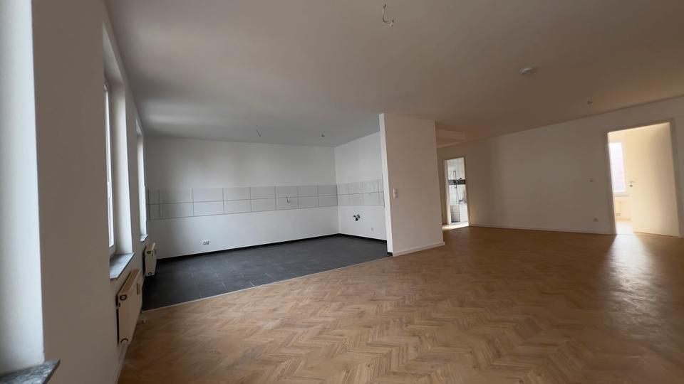 Etagenwohnung Rötha - 4 Zimmer, 120 m&sup2;, 1.220&euro; | Angebot:24548501