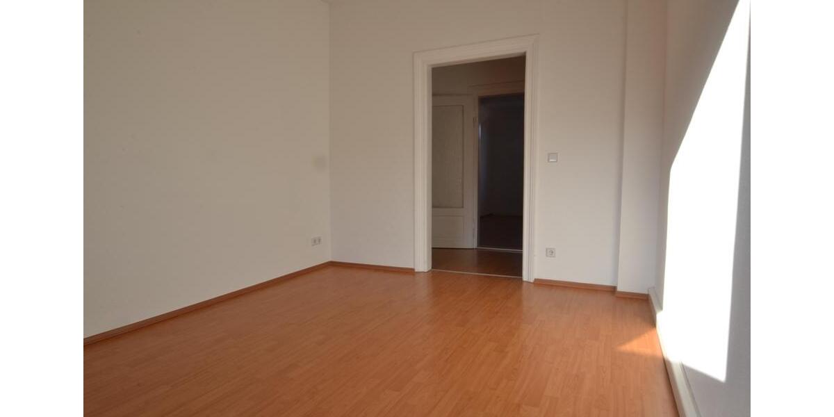 Sparen Sie sich glücklich mit uns! 3-Raumwohnung mit Einbauküche , Wannenbad & Laminat 3 zimmer