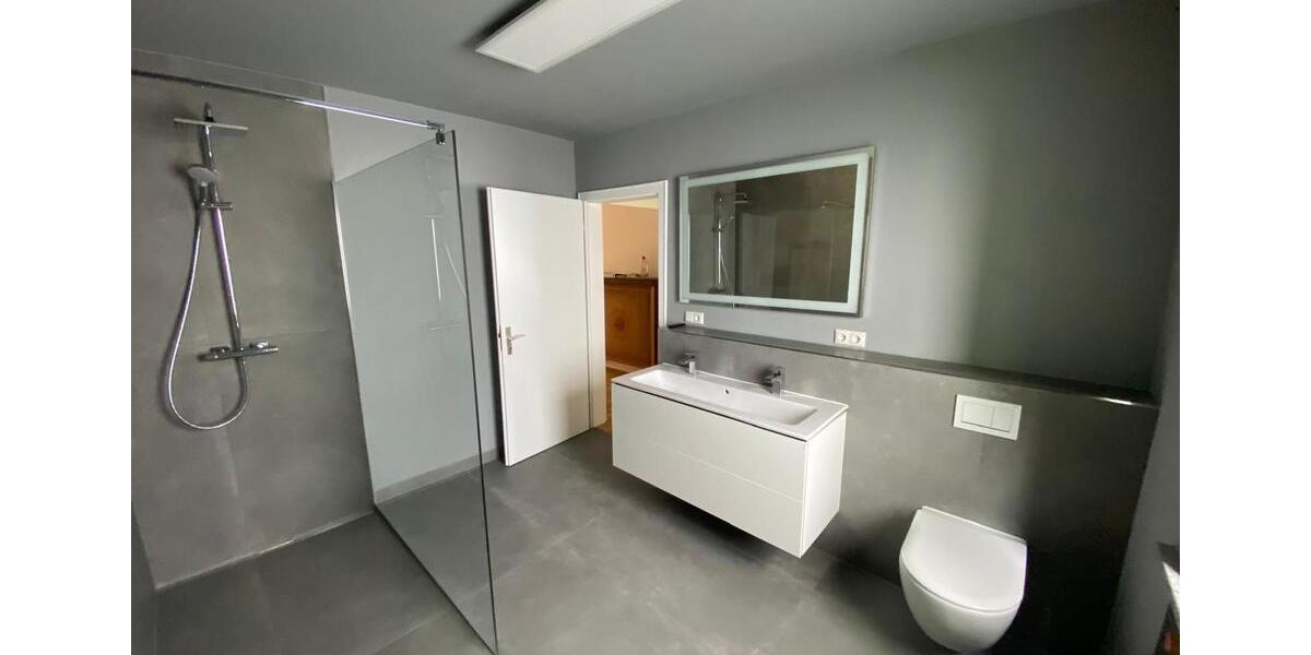 Terrassenwohnung Cham - 4 Zimmer, 150 m&sup2;, 1.380&euro; | Angebot:23273835