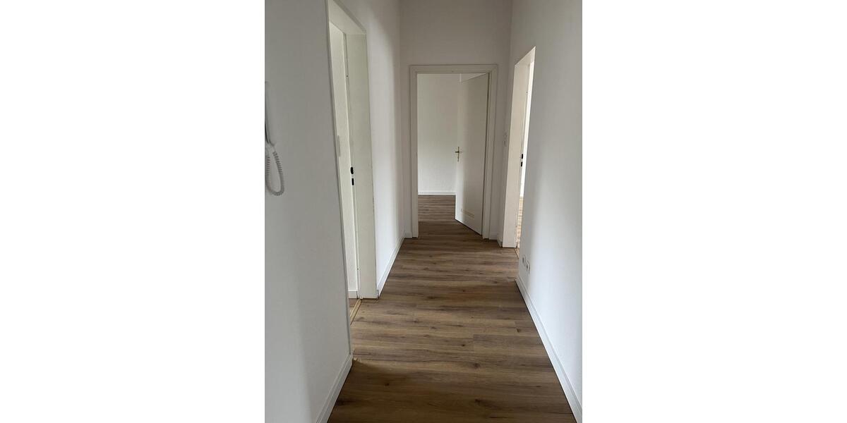 Dachgeschoßwohnung Wiesbaden Südost - 2.5 Zimmer, 70 m&sup2;, 995&euro; | Angebot:25052232