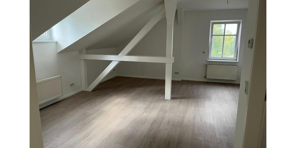 Dachgeschoßwohnung Neuhardenberg - 3 Zimmer, 87 m&sup2;, 609&euro; | Angebot:23699237