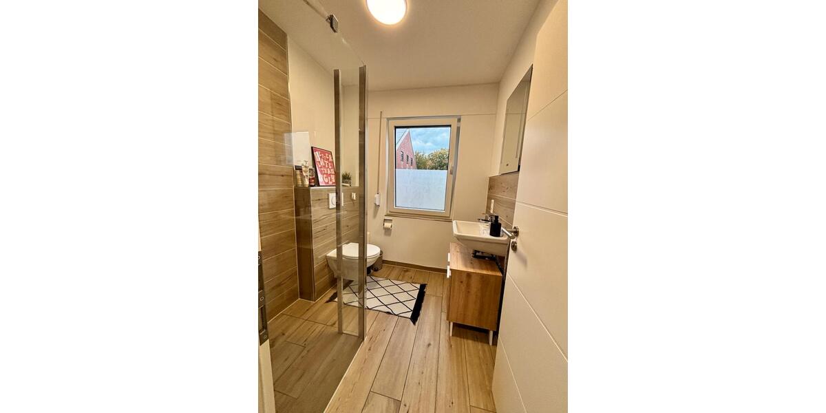 Dachgeschoßwohnung Uplengen - 5 Zimmer, 145 m&sup2;, 1.150&euro; | Angebot:26640652