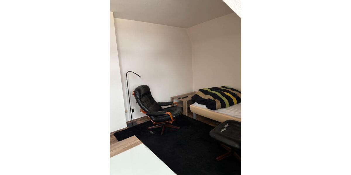 Dachgeschoßwohnung Bremerhaven Schiffdorferdamm - 1 Zimmer, 33 m&sup2;, 216&euro; | Angebot:24559185