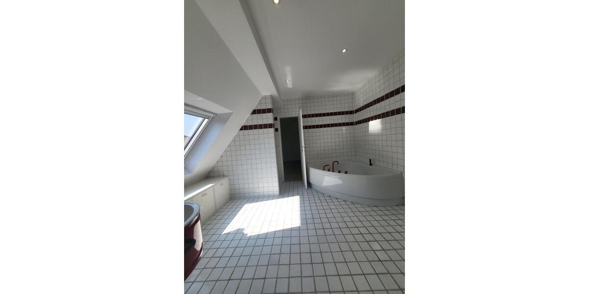 Schöne Penthouse-Wohnung mit großer Terrasse in der Innenstadt von Aalen zu vermieten 2.5 zimmer