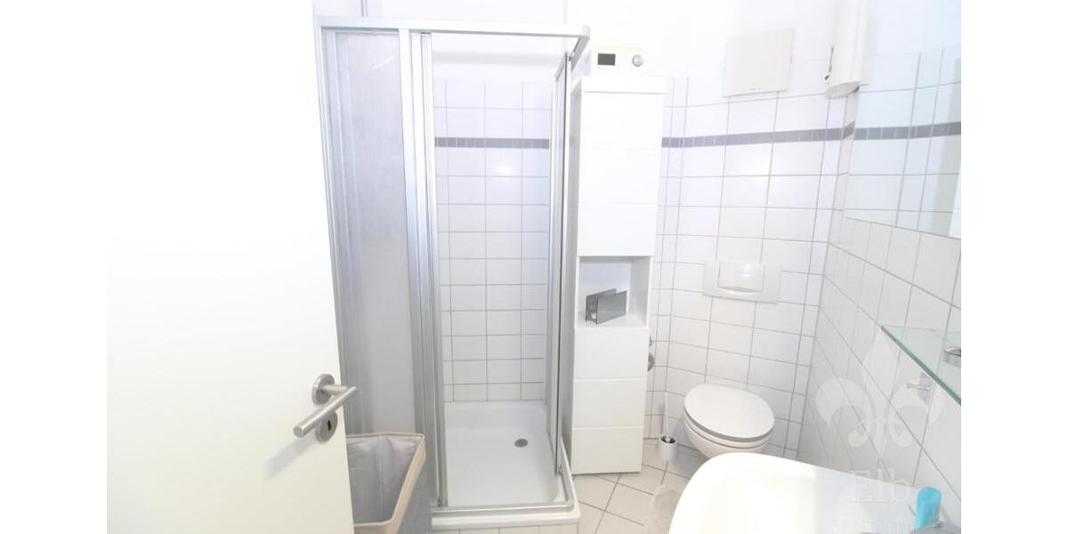 Niedliche 2 Zi- Dachgeschosswohnung mit Dusche und Keller im Lindenplatz, Hermsdorf 2 zimmer