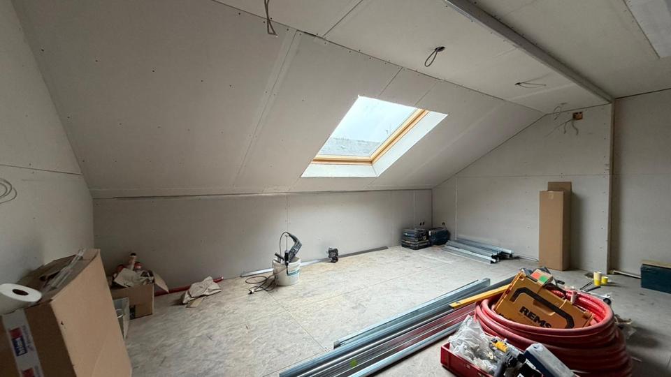 Dachgeschoßwohnung Hof Altstadt - 3 Zimmer, 81 m&sup2;, 890&euro; | Angebot:25451208