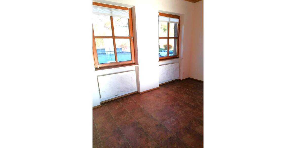 Sonnige Wohnung im 01. OG mit Kachelofen - 2 Zimmer- im OT Solla 2 zimmer