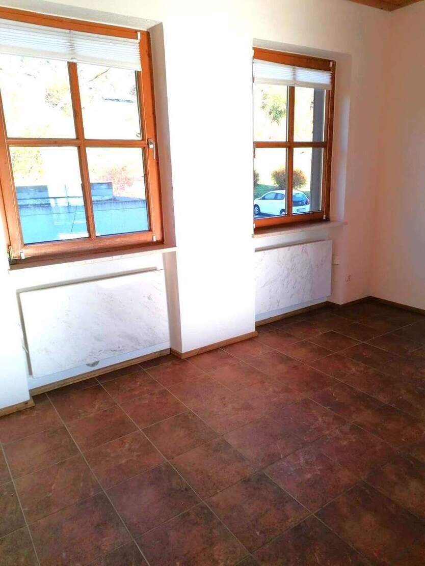 Sonnige Wohnung im 01. OG mit Kachelofen - 2 Zimmer- im OT Solla 2 zimmer