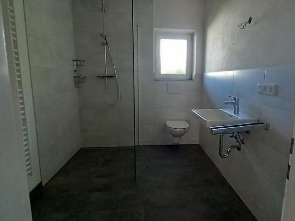 Einfamilienhaus Hemau - 8 Zimmer, 175 m&sup2;, 1.350&euro; | Angebot:26481717