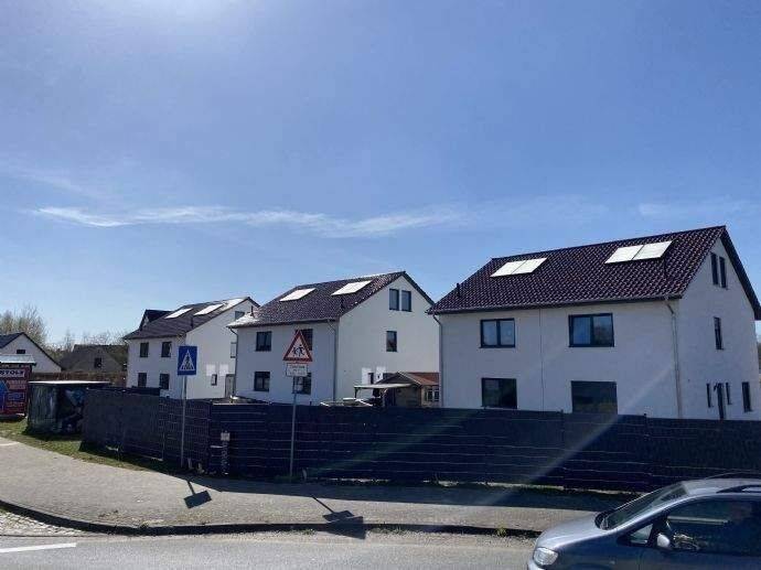 + Doppelhaushälfte mit schönem Gartengrundstück + Carport + 6 zimmer