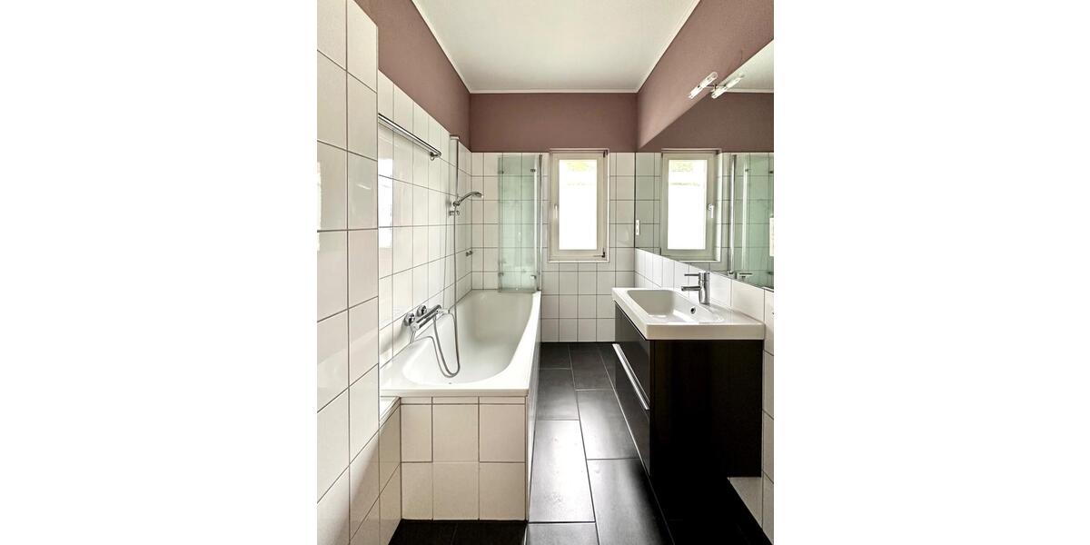 4-Zimmer-Wohnung mit Balkon, Kamin und Einbauküche im Südviertel 4 zimmer