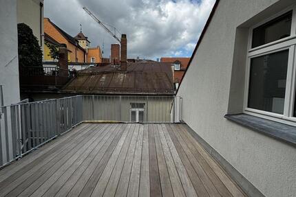 Rarität - 2-Zimmer-Wohnung mit Dachterrasse mitten in der Innenstadt zimmer