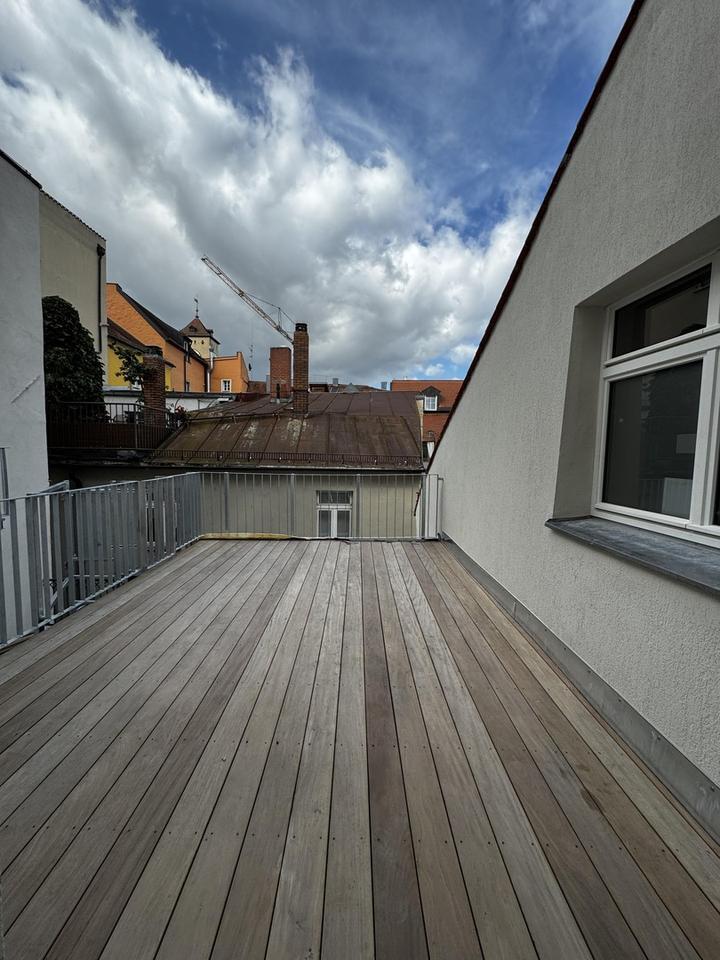 Rarität - 2-Zimmer-Wohnung mit Dachterrasse mitten in der Innenstadt zimmer