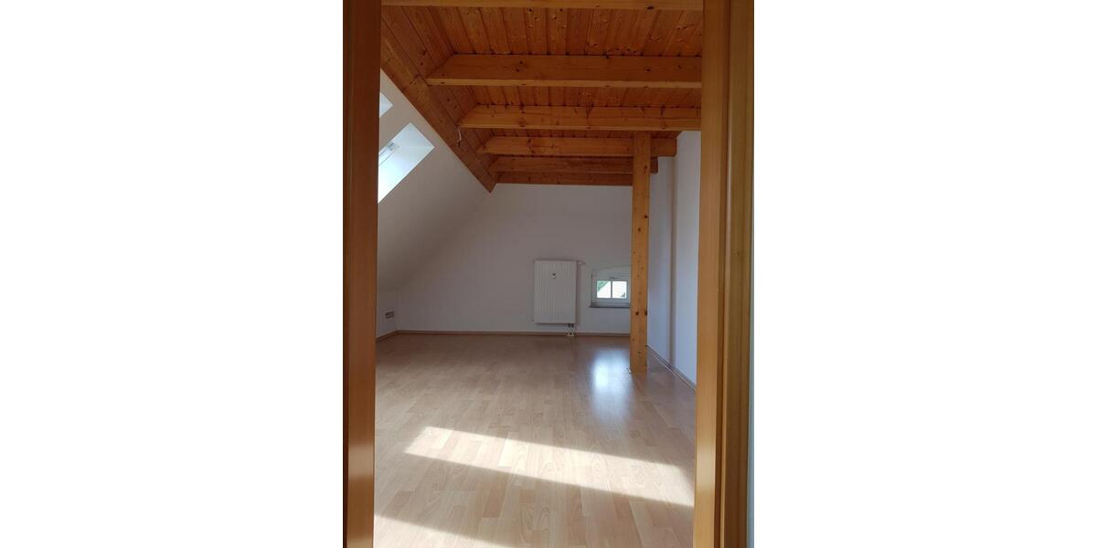 Dachgeschoßwohnung Hohenstein-Ernstthal Ernstthal - 3 Zimmer, 85 m&sup2;, 595&euro; | Angebot:25255010