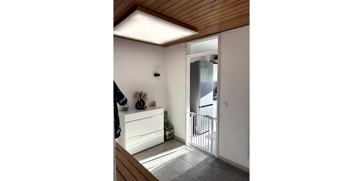 Lichtdurchflutete 4,5-Zimmer-Wohnung mit großzügigem Balkon und Einzelgarage 4.5 zimmer