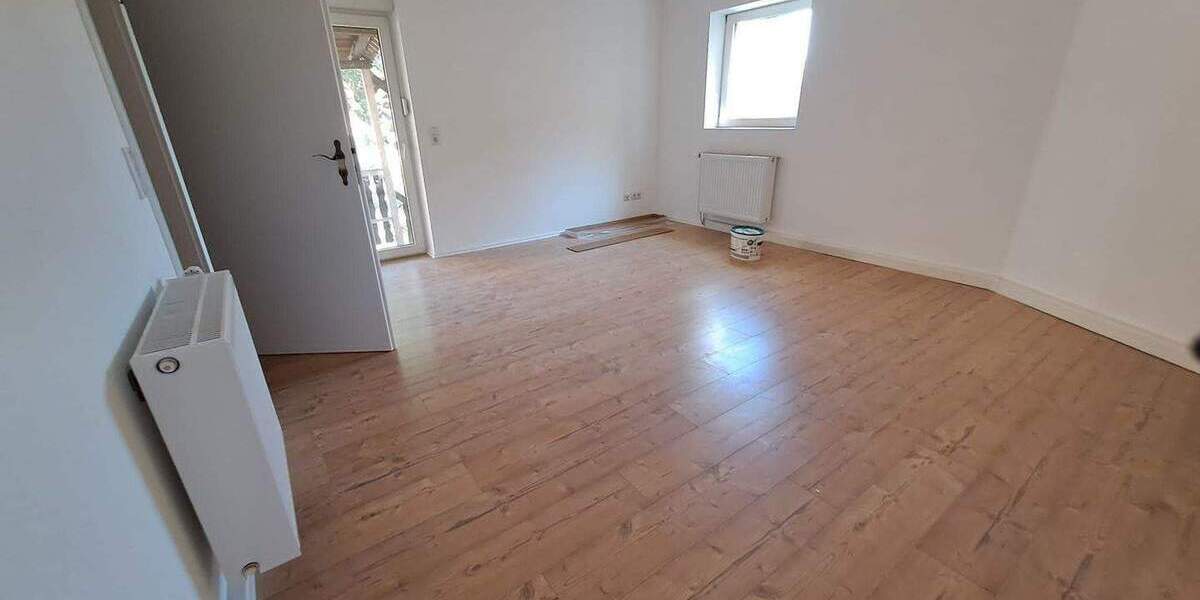 Etagenwohnung Bernburg Bergstadt - 3 Zimmer, 90 m&sup2;, 585&euro; | Angebot:25726598