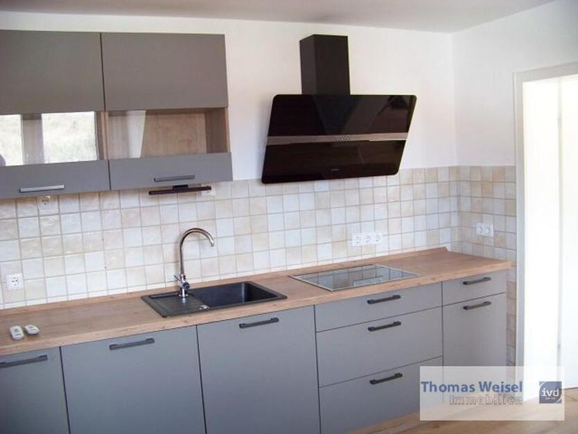 Moderne helle 4 ZKB Balkon