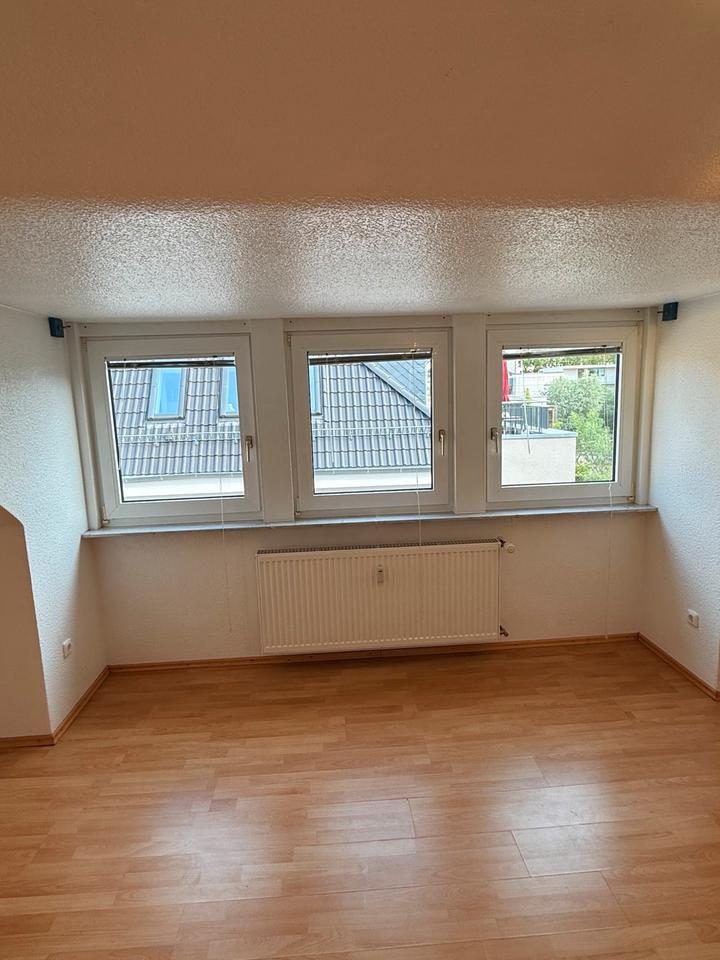 Tolles WG Zimmer Wohngemeinschaft Niederrad Flugbegleiter