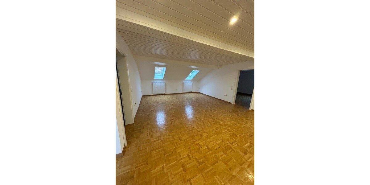 Dachgeschoßwohnung Maßbach - 3 Zimmer, 100 m&sup2;, 900&euro; | Angebot:26383213