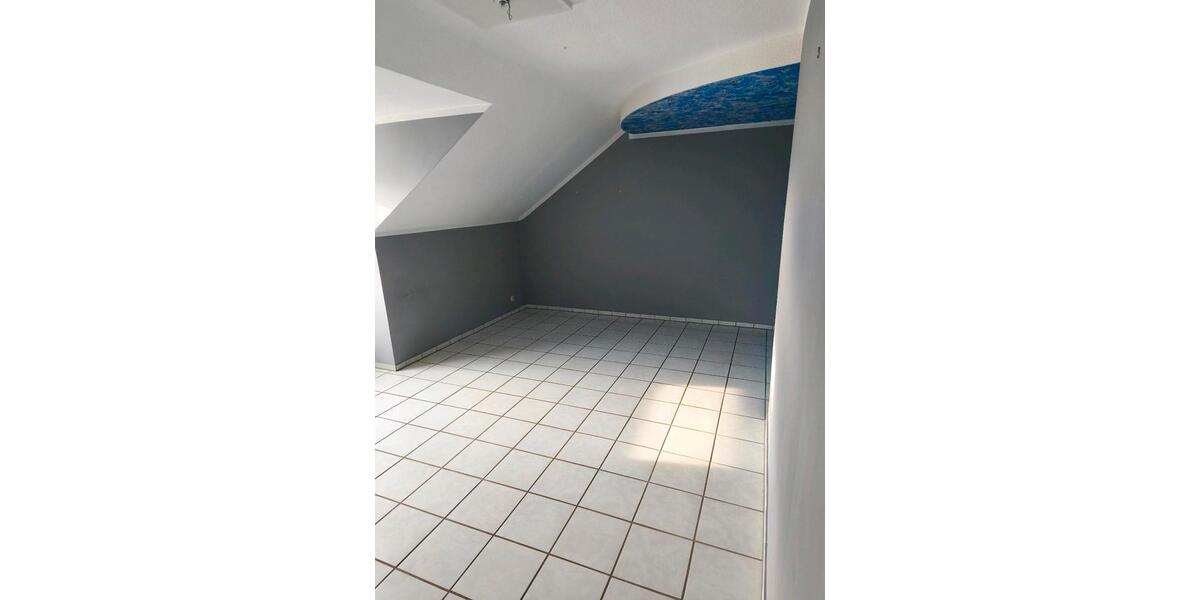 Dachgeschoßwohnung Pulheim - 3 Zimmer, 109 m&sup2;, 1.550&euro; | Angebot:25174347