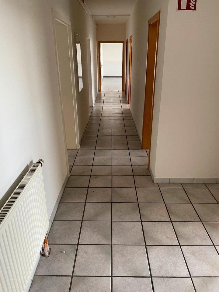 Büro Räume - Praxis Fläche 150 qm im 1.OG zu vermieten