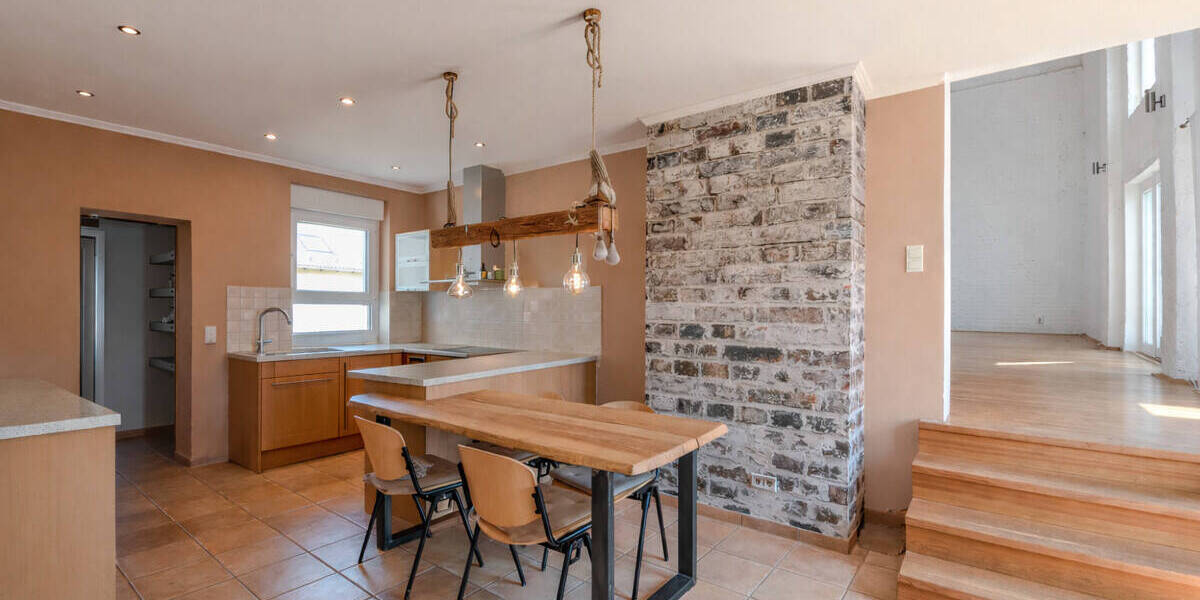 Einfamilienhaus Niederneisen - 9 Zimmer, 255 m&sup2;, 2.250&euro; | Angebot:26712884