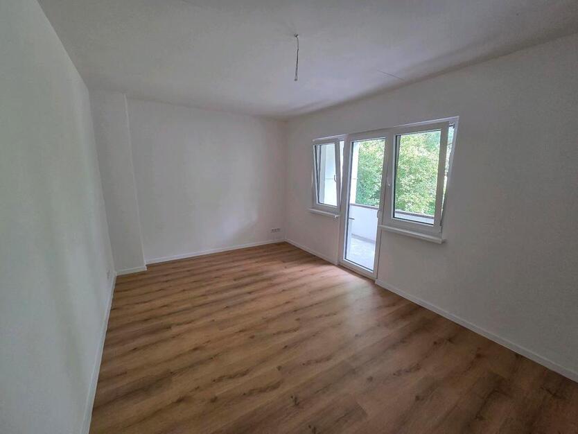 Schöne 3-Zimmerwohnung 70 qm mit Balkon kernsaniert