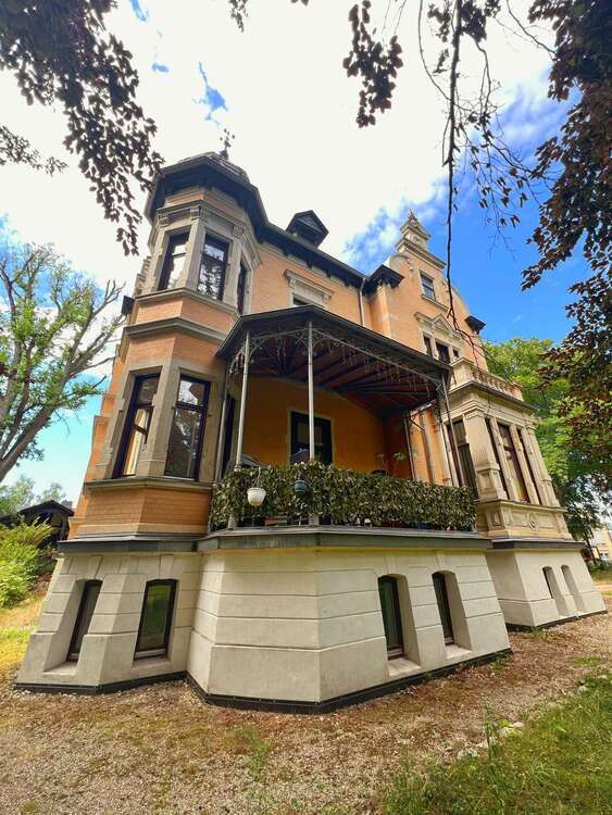 Wohnung zum Mieten in Pößneck 1.050 € 154.9 m²