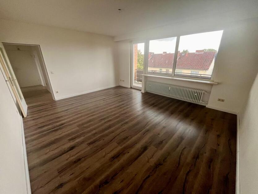 2-Zimmer-Dachgeschoßwohnung in zentraler Lage - ab sofort frei !