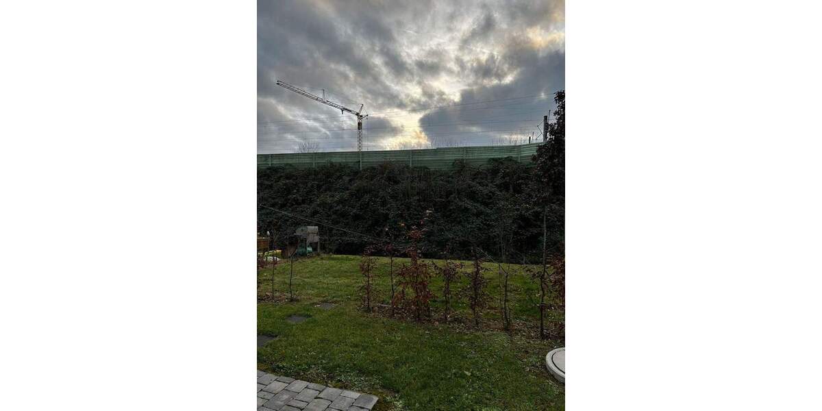 Gesamte Etage mit Balkon und eigenem Garten! 4 zimmer