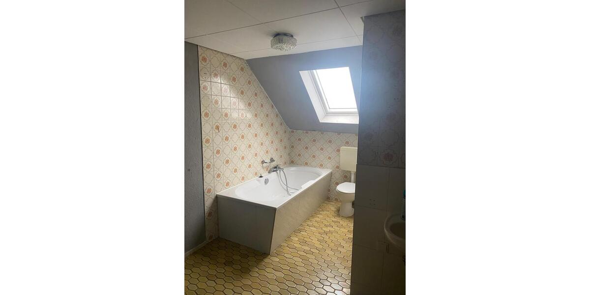 Dachgeschoßwohnung Merchweiler - 3 Zimmer, 81 m&sup2;, 670&euro; | Angebot:26339720
