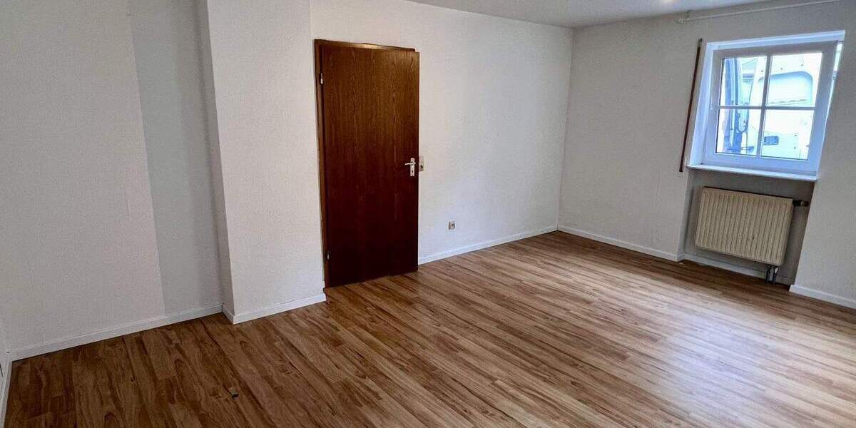 Einfamilienhaus Roth - 3 Zimmer, 110 m&sup2;, 1.200&euro; | Angebot:25667507