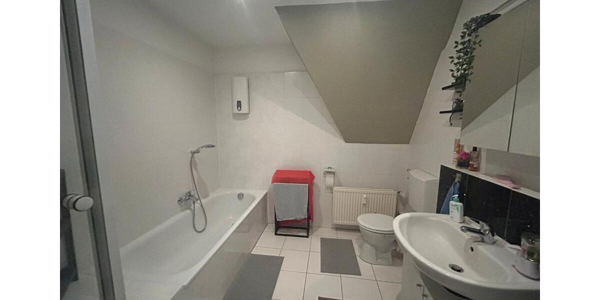 Dachgeschoßwohnung Friedrichsdorf - 3 Zimmer, 120 m&sup2;, 1.200&euro; | Angebot:26295541