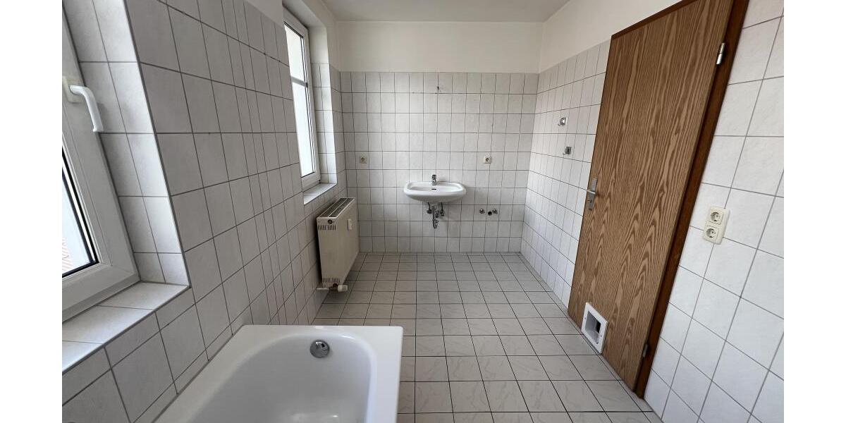 Renovierte 4 Zimmer Wohnung mit neuer Einbauküche im Herzen von Weida! - Dachgeschoßwohnung Weida Liebsdorf | Angebot:26146306