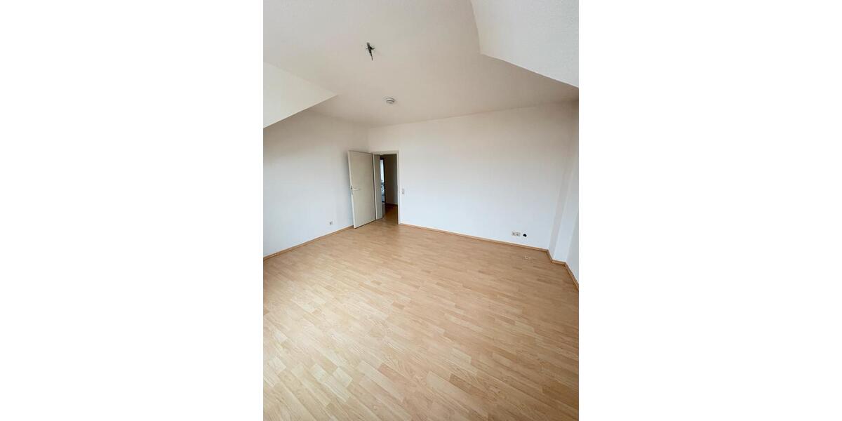 Dachgeschoßwohnung Sangerhausen - 2 Zimmer, 88 m&sup2;, 599&euro; | Angebot:23873326