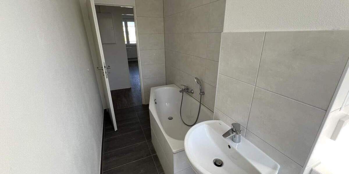 Etagenwohnung Eisenhüttenstadt - 2 Zimmer, 49 m&sup2;, 335&euro; | Angebot:25065654