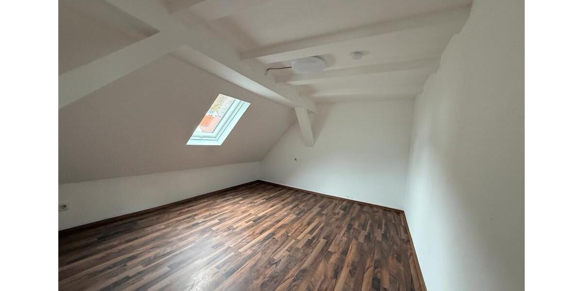 Dachgeschoßwohnung Lichtenstein - 4 Zimmer, 9 m&sup2;, 970&euro; | Angebot:26267575
