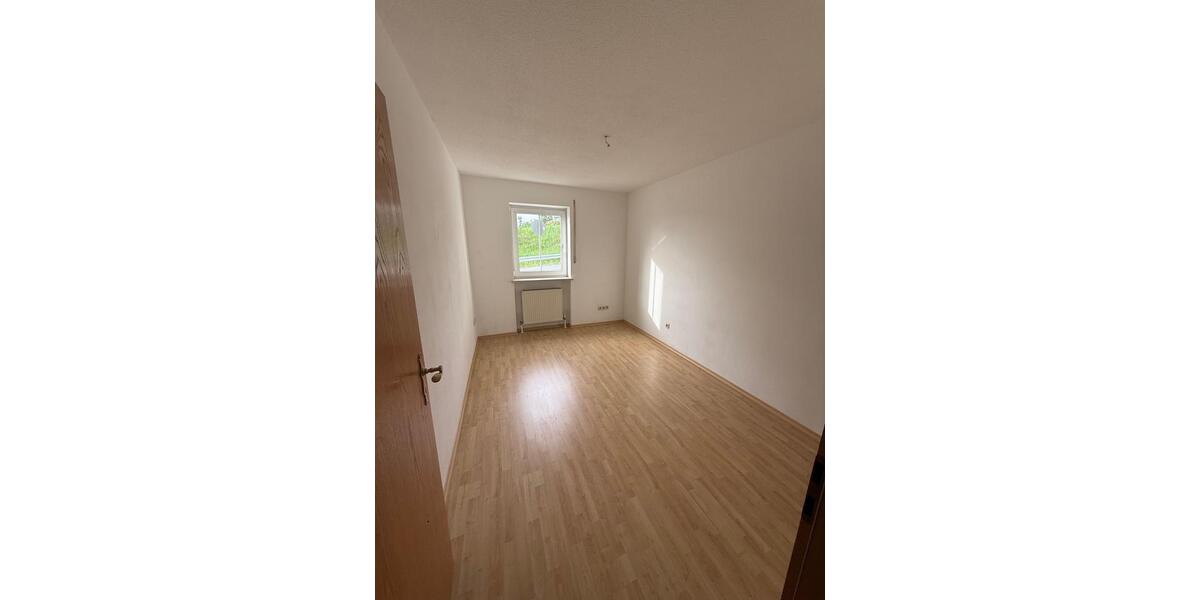 Erdgeschoßwohnung Wallerfing - 3 Zimmer, 73 m&sup2;, 650&euro; | Angebot:26522820