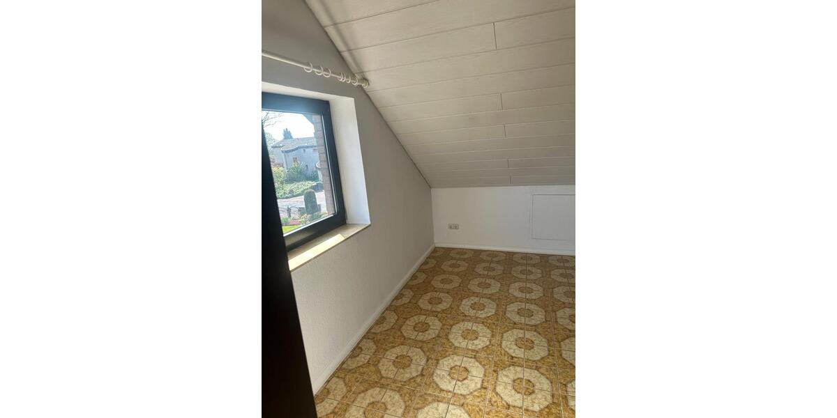 Dachgeschoßwohnung Bad Münder am Deister - 3 Zimmer, 96 m&sup2;, 690&euro; | Angebot:26623611