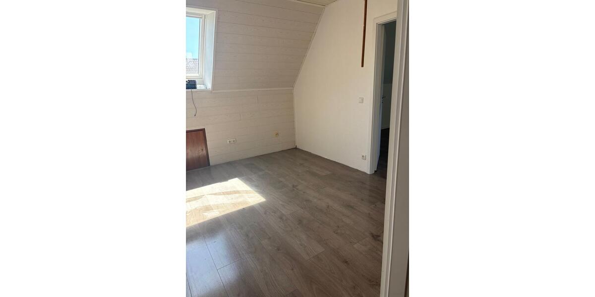 Etagenwohnung Schortens - 3 Zimmer, 100 m&sup2;, 1.050&euro; | Angebot:26705847
