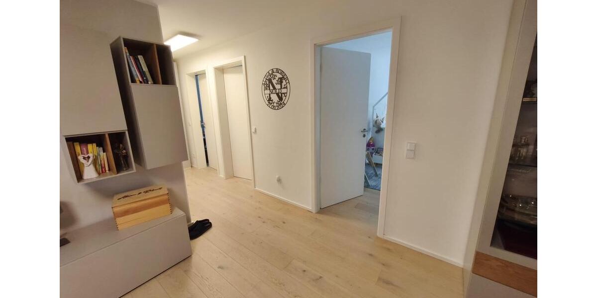 Neuwertige, zentrale 3 Zimmer-Whg mit Balkon, EBK und TG 3 zimmer